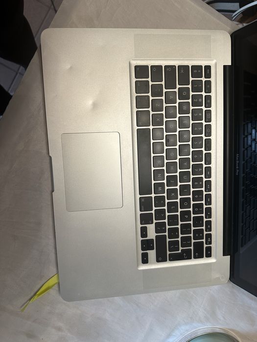 MacBook Pro 15 inch - mid 2010 - 4 GB DDR 3- Intel core i7 - 2.66 Ghz