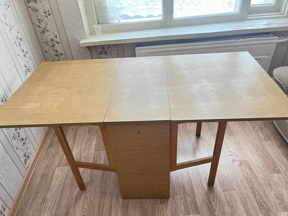 Продаю кресло(5000тыс) и стол(5000). Город Павлодар