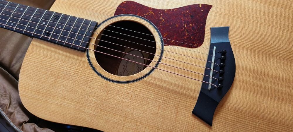 Chitara Taylor Trans-Acoustic Solid wood top Electro Acustica Big Baby