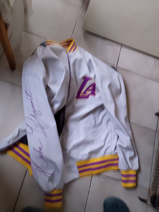 Яке на Los Angeles Lakers, номер 24 Kobe Bryant