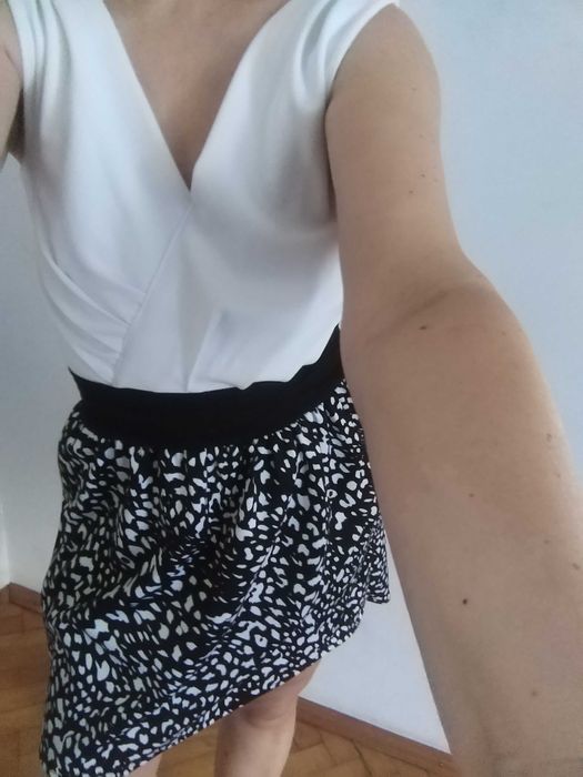 Рокля бяло и черно