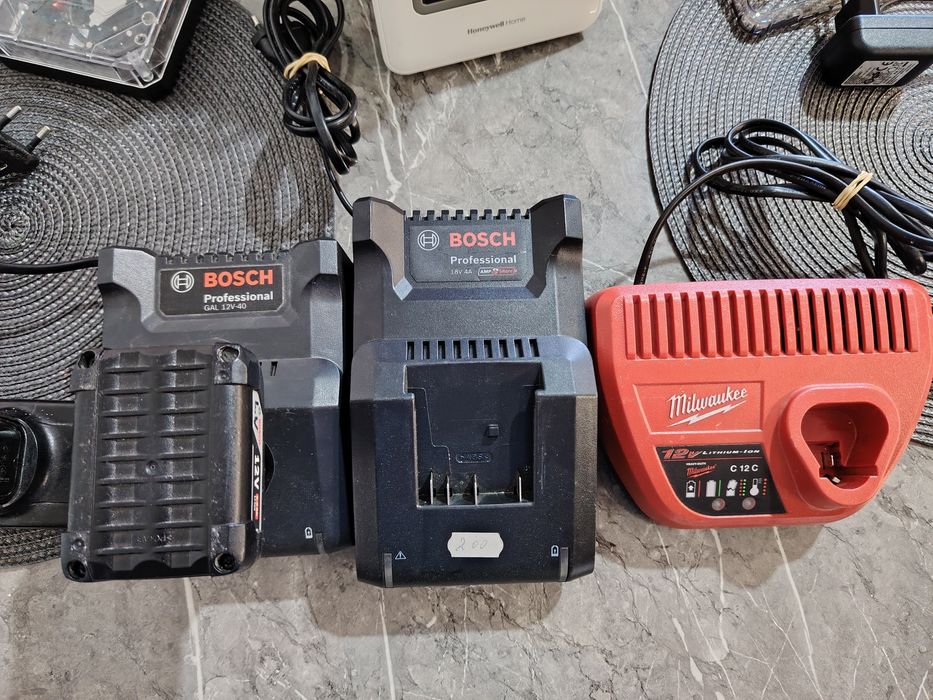 Încărcător Bosch și Milwakee 12 și 18V