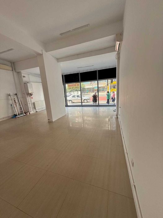 Spatii Comerciale 30mp/60mp/90mp - De Inchiriat/De Vanzare