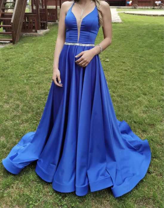 Абитуриентска рокля - цвят кралско синьо