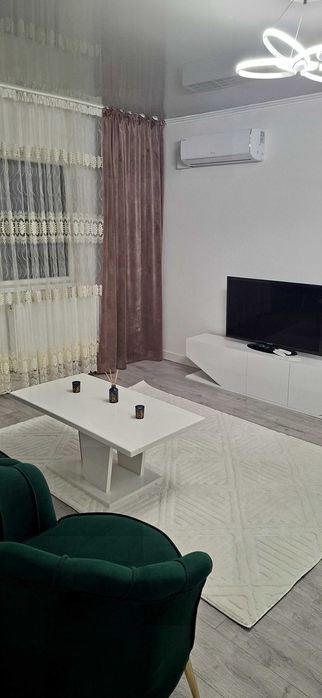Închiriez apartament 2 cam.Loc.Roman.Sunt proprietar.
