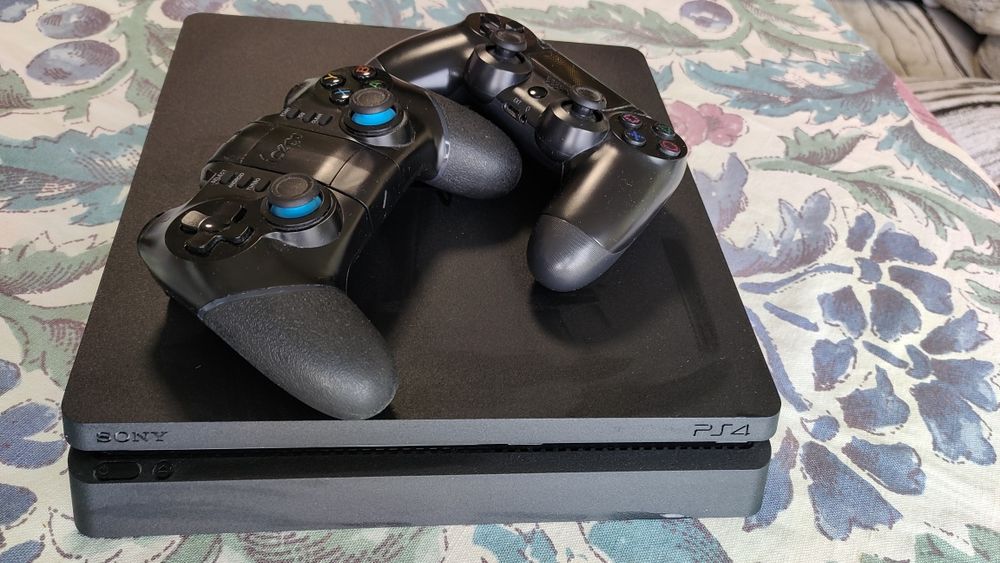 Playstation 4 slim 500gb/ Плейстейшън 4 слимм 500гб.