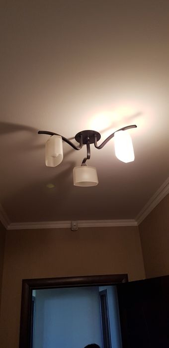 Люстра трехрожковая