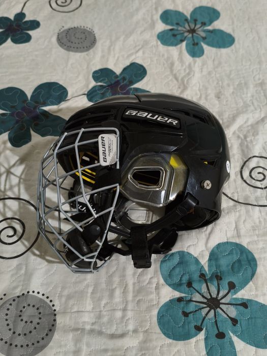 Продам шлем черный bauer
