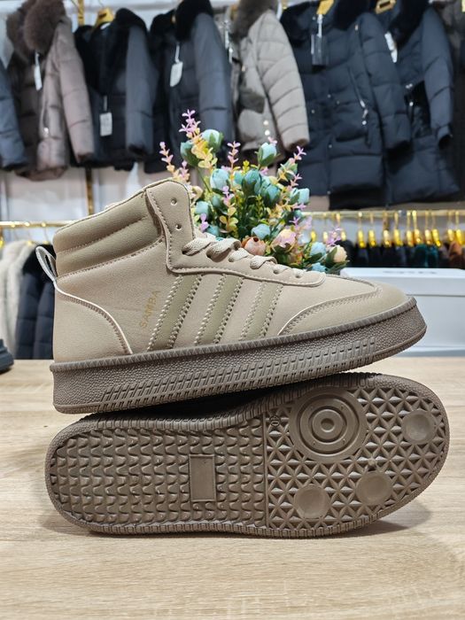 Тёплые женские кроссовки Adidas