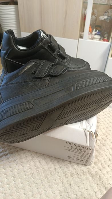 Кроссовки 37-38 новые!
