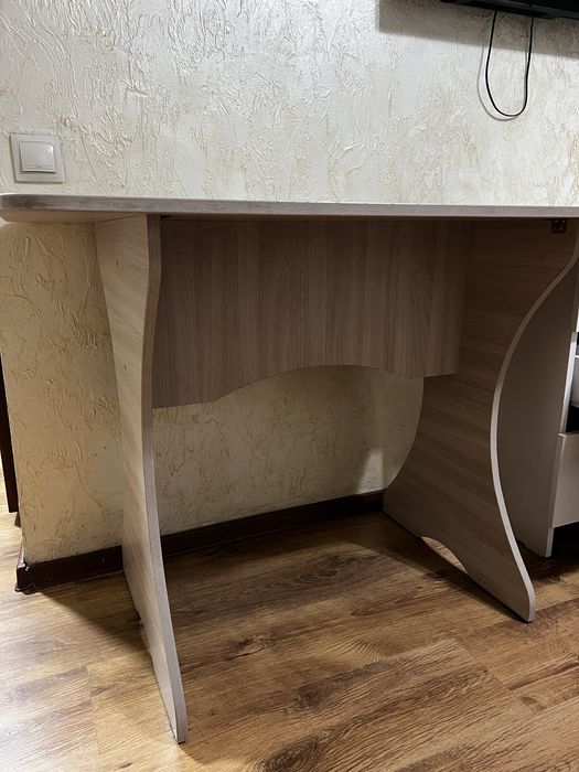 Продаю два стола в идеальном состоянии!