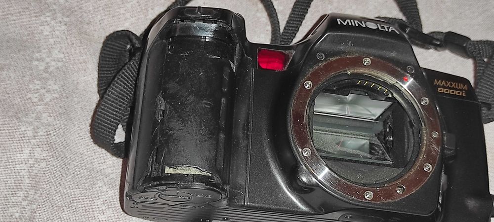 Body MINOLTA MAXXUM 8000 I -  pt piese sau veioza sau buy back