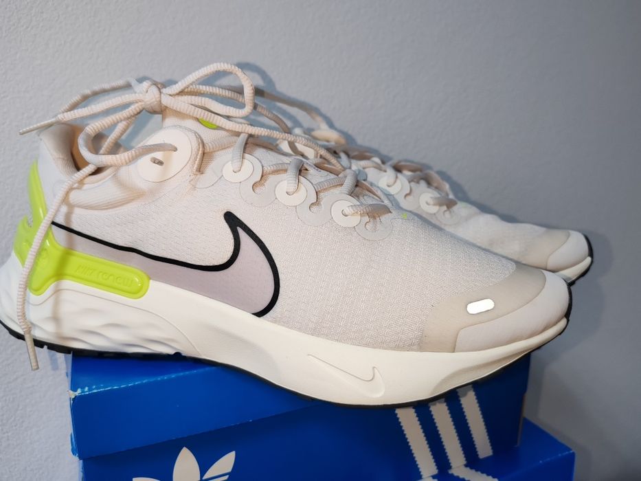 Vind Adidași Nike mărimea 47 46