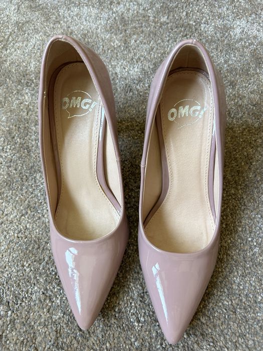 Елегантни обувки на ток