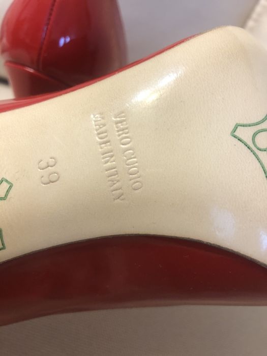 Дамски лачени обувки