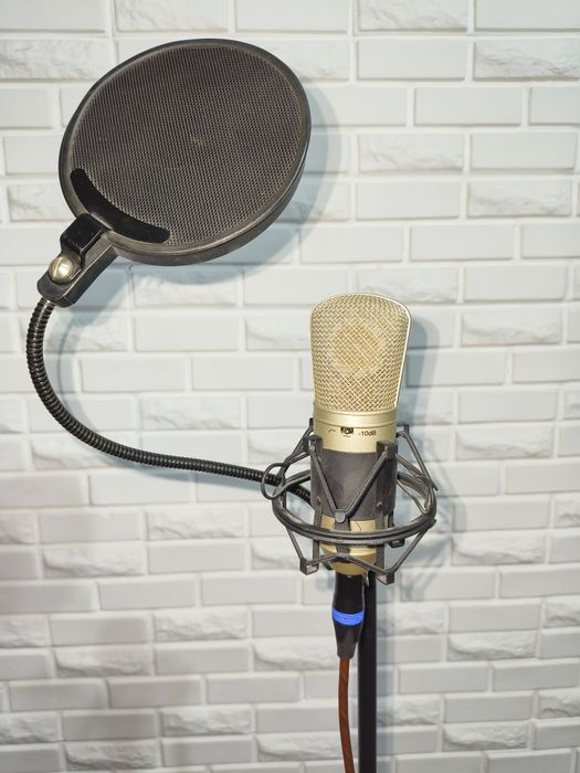 Focusrite Behringer