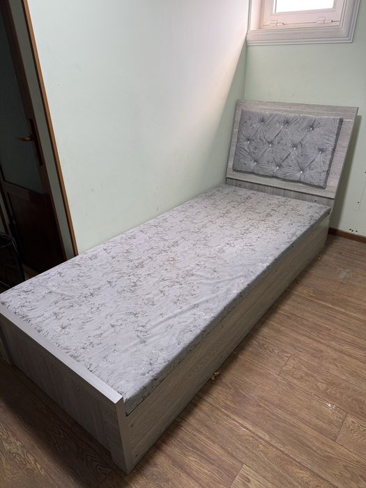 Divan sotiladi sotiladi