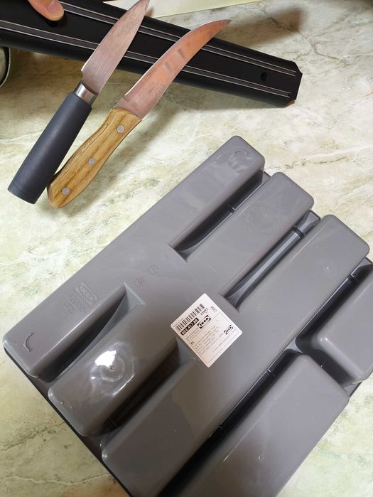 Продам лоток IKEA и магнитный держатель для ножей