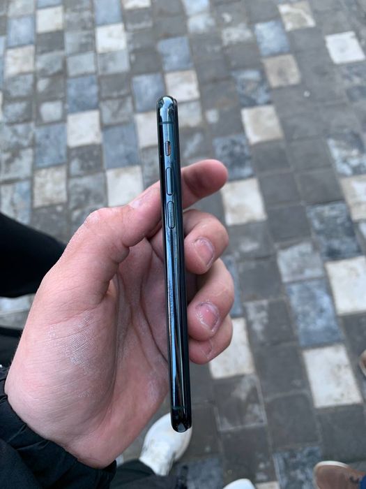 Продам айфон 11 про