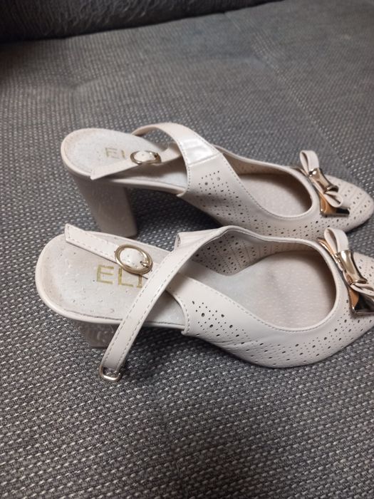 Дамски обувки, цвят бежов, летни