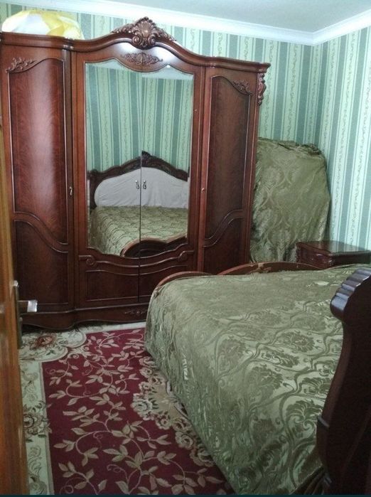 Чорсу Фаробий кўчада 2 хоналик уй