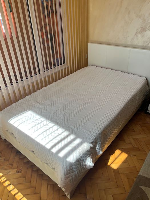 Спалня с двулицев матрак