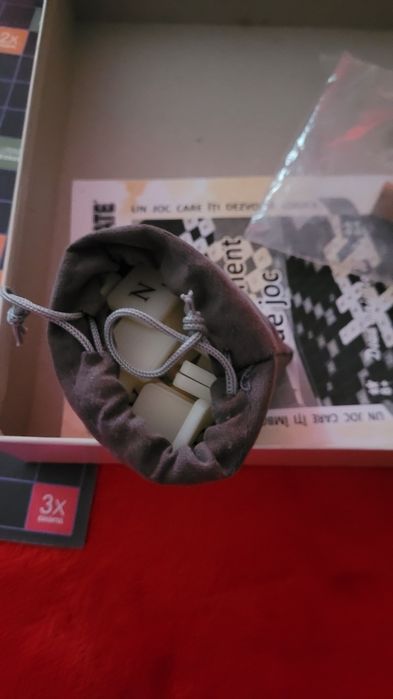 Vând jocul de societate Cuvinte încrucișate