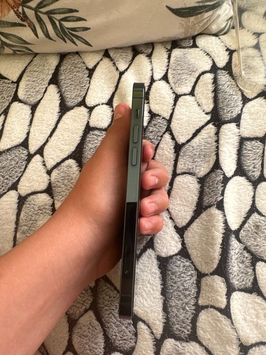 Продавам iPhone 12 Pro
