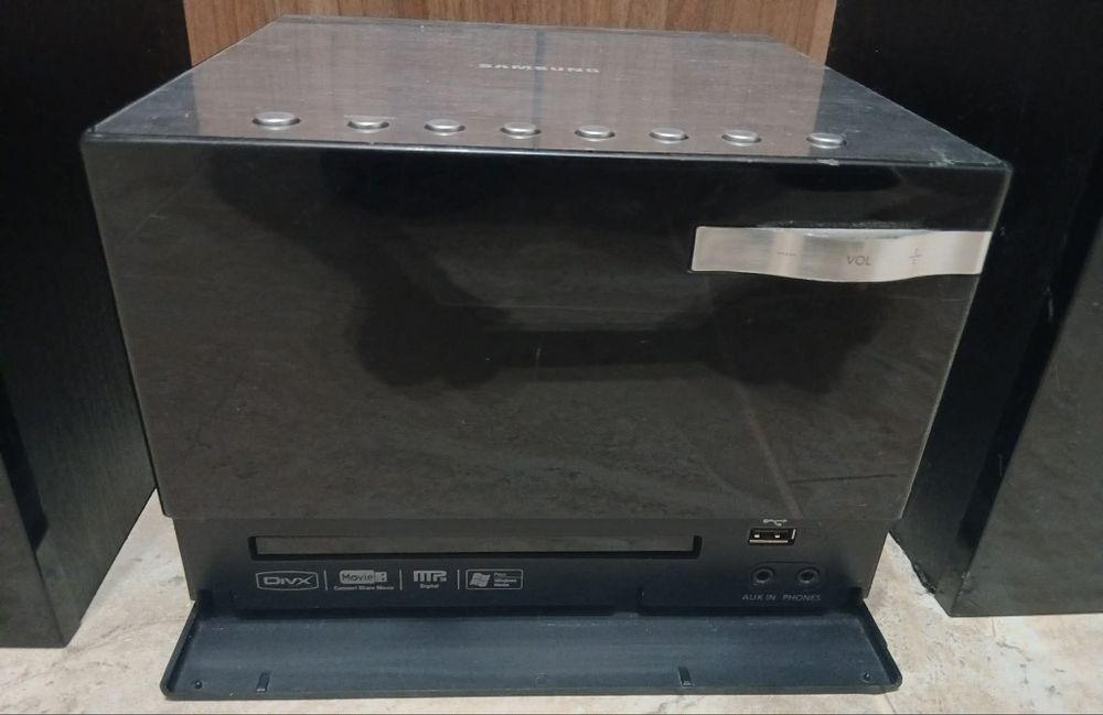 Аудио DVD уредба Samsung USB CD FM Aux с тонколони