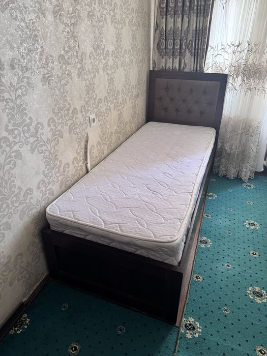 Детская кровать с матрасом (2 шт), в хорошем состоянии