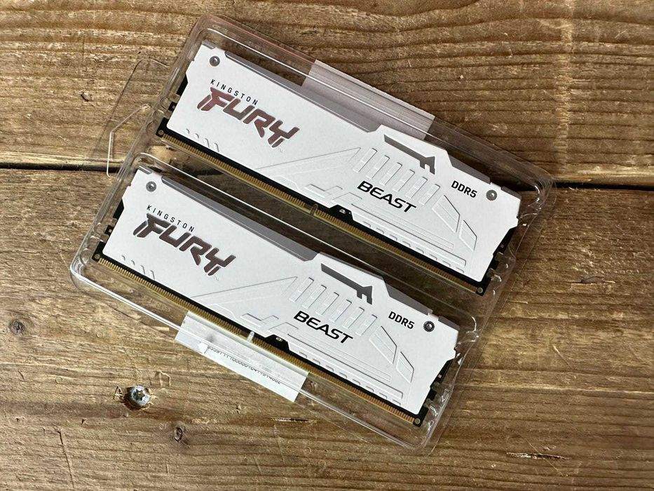 Memorie RAM Kingston FURY Beast RGB 64GB 2x32GB DDR5 6000MHz CL30 XMP
