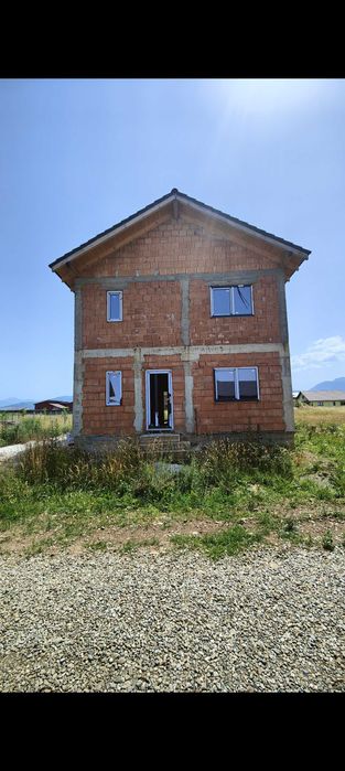 Casa la roșu constructie noua