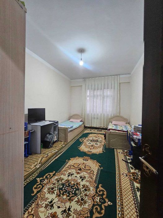 Махтумкули. Продам  4 комнатную квартиру на 4 этаже 7 этажного дома