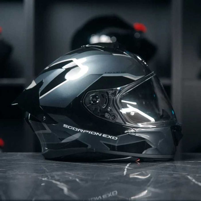 Мото каска SCORPION EXO-530 Slip Gray/Black 2026 ,вградени очила