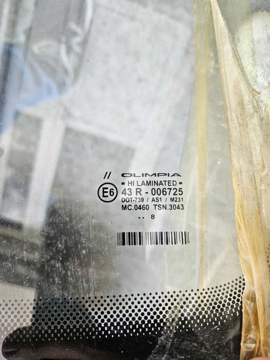 Предно стъкло Мерцедес C-класа W203