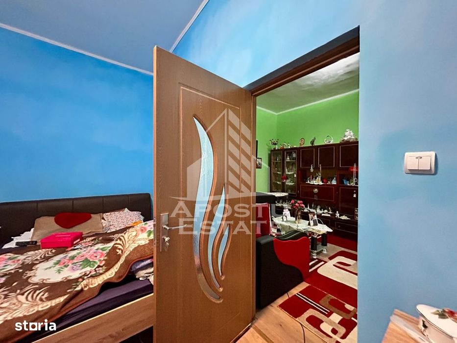 Apartament 2 camere, la curte comuna, pod mansardabil in zona Centrala