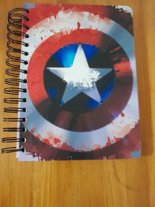 Хорошая тетрадь с капитаном Америка.
