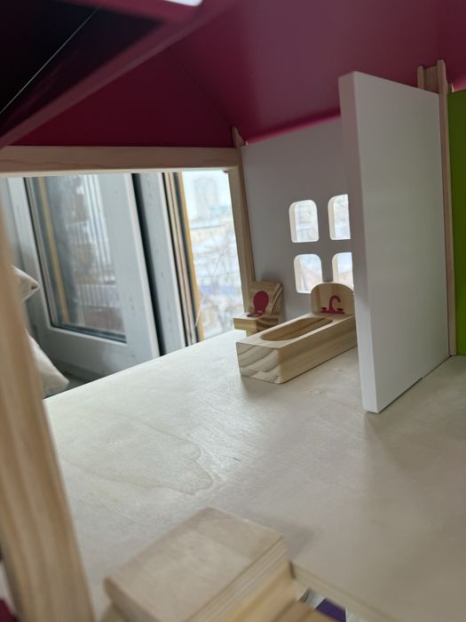 Продам кукольный домик