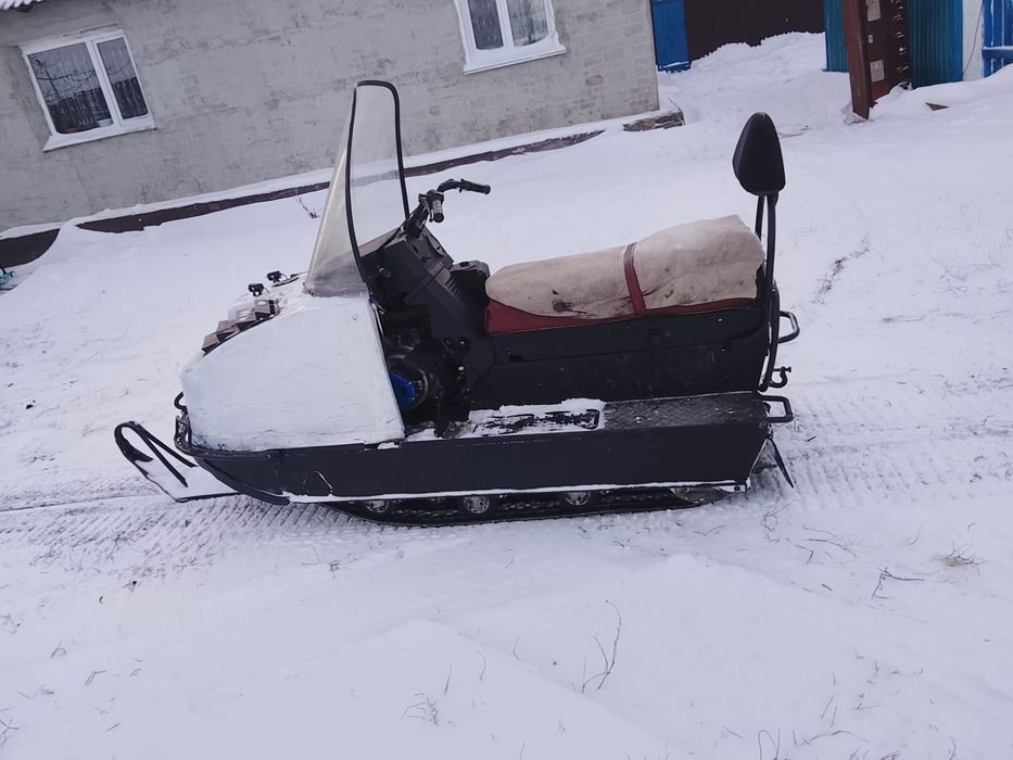 Продам снегоход буран