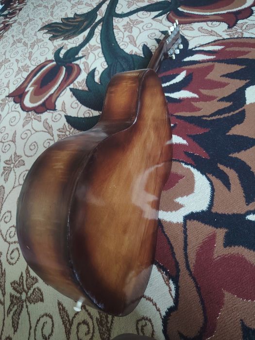 Gitara, Гитара, срочний сотилади