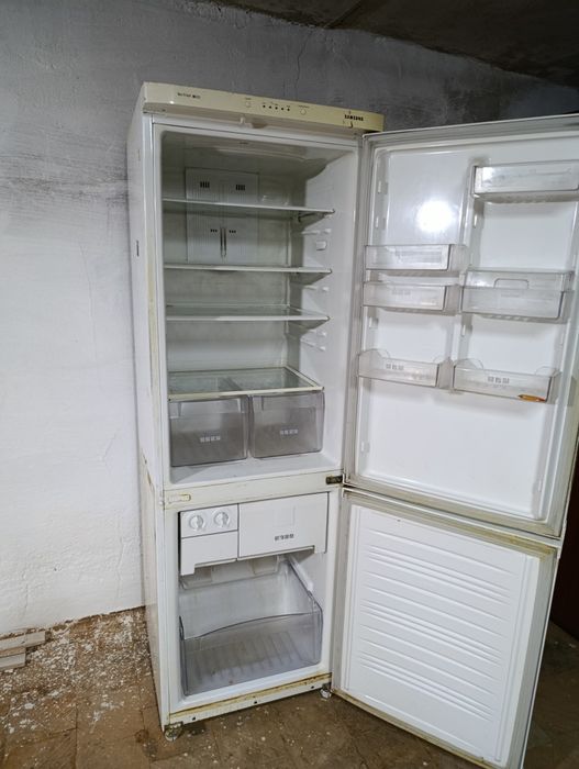 Холодильник в рабочем состоянии.