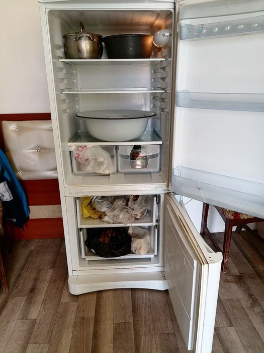 Продается холодильник:Indesit.model.B15.025