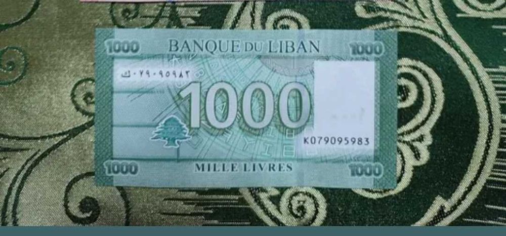 Продам новые банкноты Ливан. Смотреть фото.