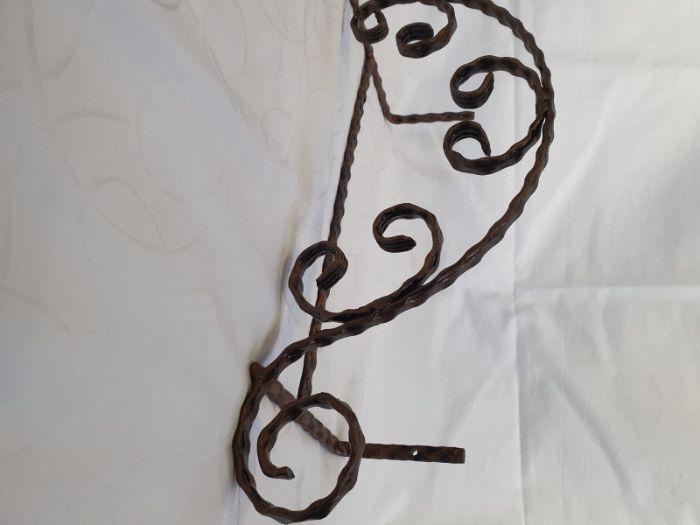 Suport jardiniera , terasa , bar , balustrada , alee,fier forjat plin