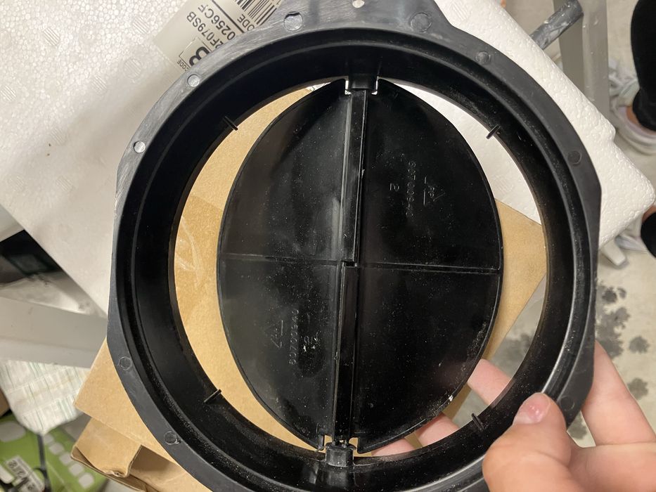 Остатъчни неща от ремонт :) Кабели, первази, мазилки, бои