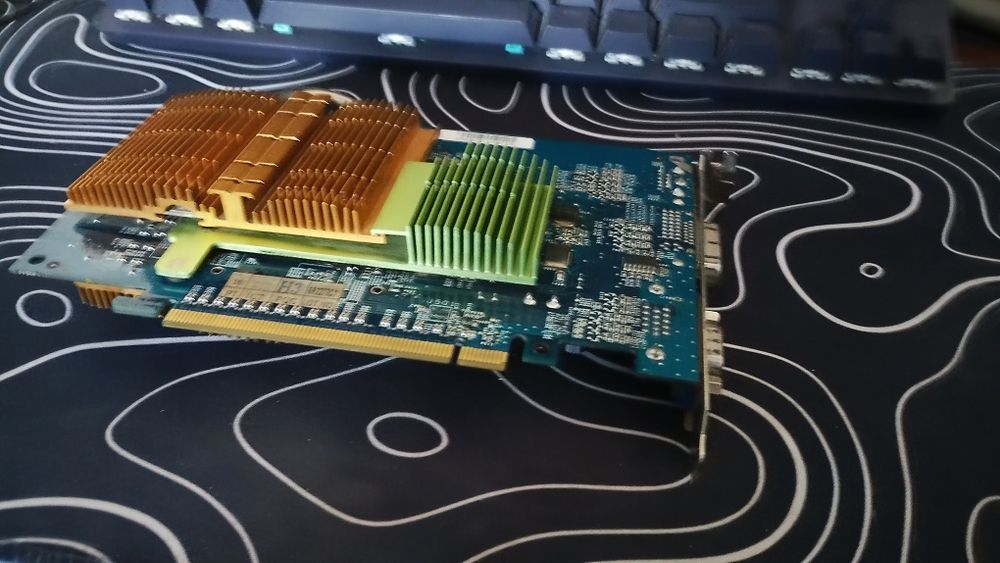 Продам видеокарту 6600GT