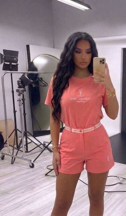 Compleu Ysl
Marimi M L
Pret redus 240