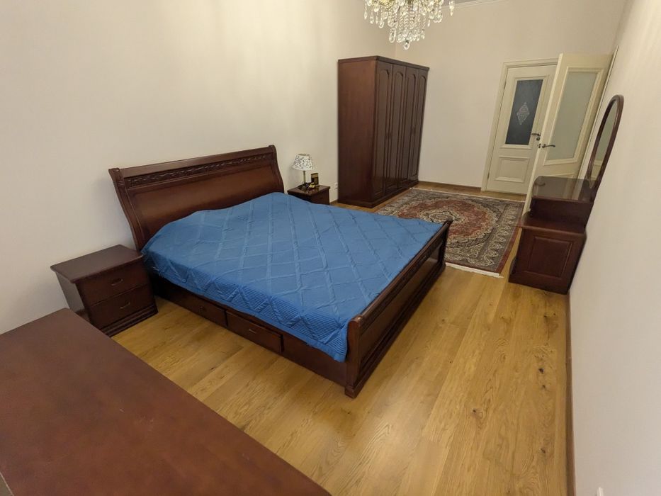 Продам спальный гарнитур