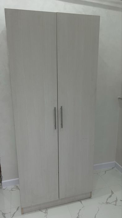 Шкаф для одежды молочного цвета шкаф