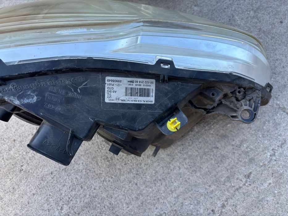 Фарове Peugeot 208